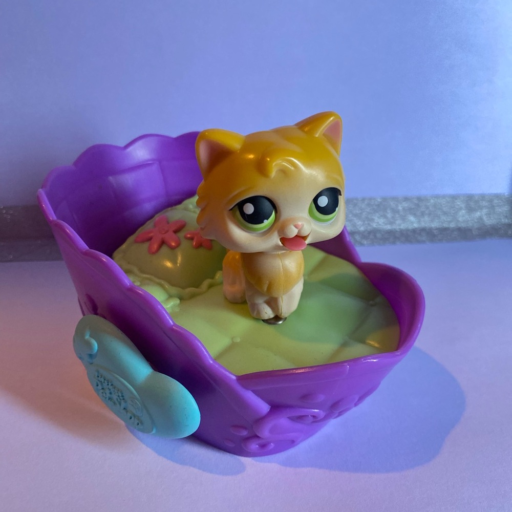Vintage first gen LPS magic motion yellow cat.